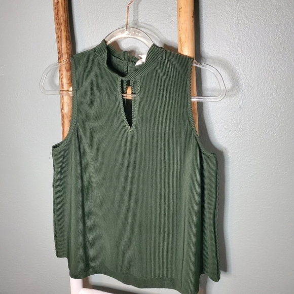 Jack by BB Dakota Keyhole top Small - Picture 2 of 8